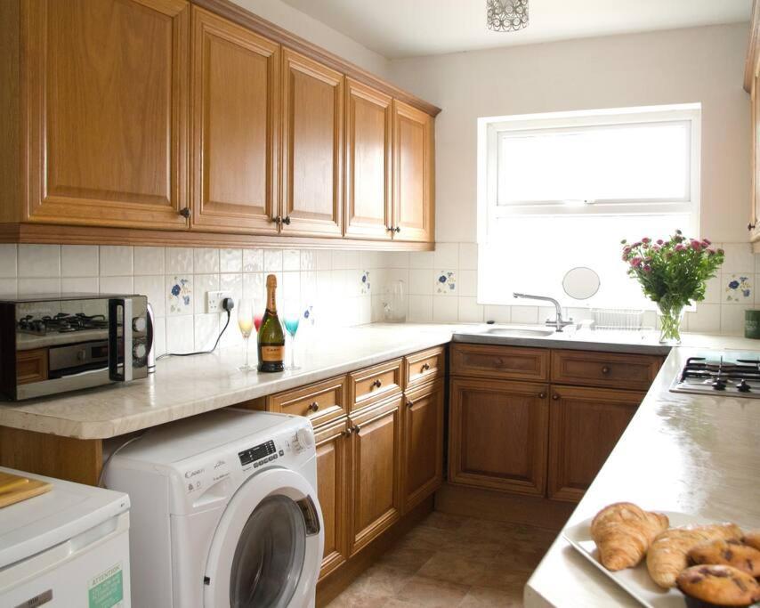 City Centre 4 Bedroom House Winchester Eksteriør bilde